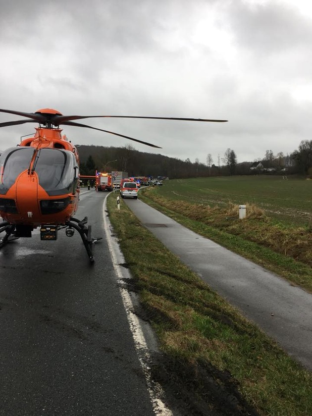 FW-DT: Verkehrsunfall mit eingeklemmten Personen