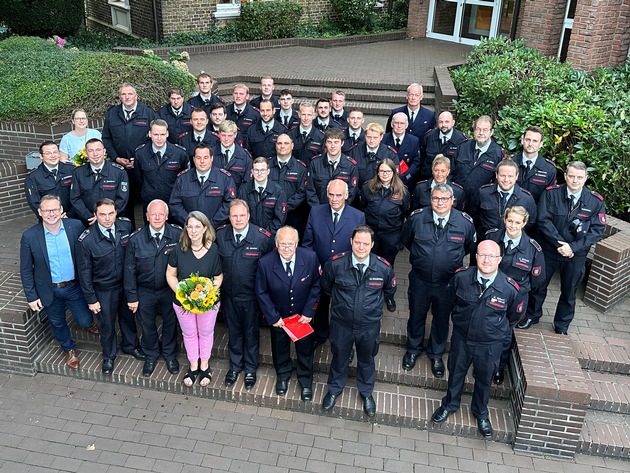 FW Hünxe: Feierstunde für über 1385 Dienstjahre: Beförderungen, Ehrungen und Ernennungen bei der Freiwilligen Feuerwehr Hünxe