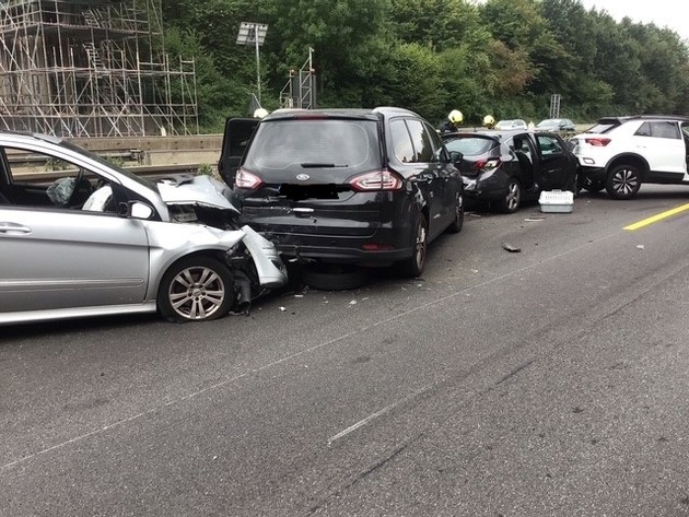 FW-GE: Verkehrsunfall auf BAB2