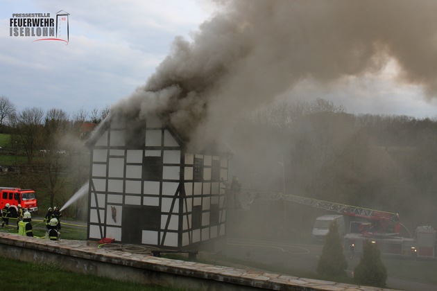 FW-MK: Dachstuhlbrand in Iserlohn-Bilveringsen