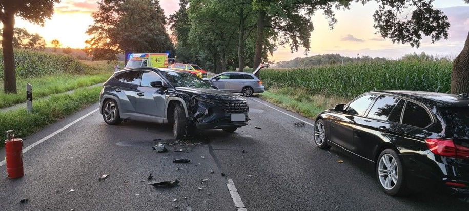POL-STD: Zwei Autofahrerinnen bei Unfall auf Bundesstraße 73 in Düdenbüttel leicht verletzt