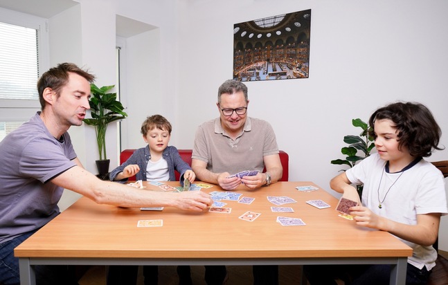 Happy Fox: Gans(z) schön ausgefuchst! Ein tierisch-witziges Pocket-Kartenspiel von Piatnik