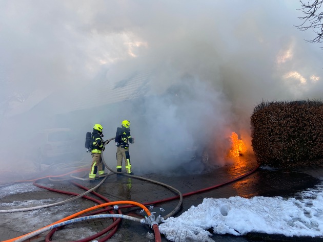 FW-SE: Dachstuhlbrand eines Einfamilienhauses in Henstedt-Ulzburg