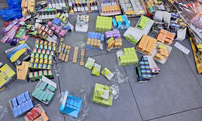 POL-OS: Osnabrück: Polizei durchsucht Kiosk - Illegale Vapes und Feuerwerkskörper beschlagnahmt