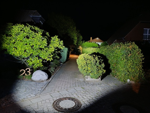 POL-NI: Betrunken mit Auto auf Fußweg