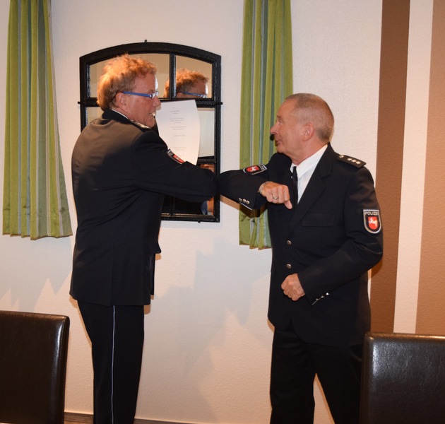 POL-WHV: Verabschiedung bei der Polizeistation Zetel - Jost Breden geht in den Ruhestand (mit Bildern)