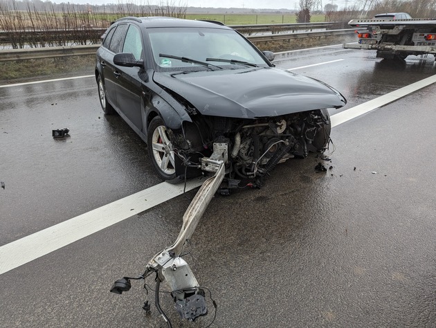 POL-STD: 21-jährige Autofahrerin bei Aquaplaning-Unfall auf der Autobahn leicht verletzt