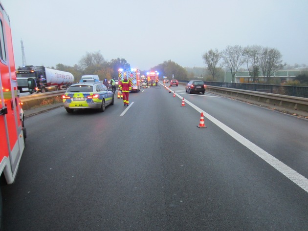 FW-MH: Verkehrsunfall mit 3 beteiligten Fahrzeugen auf der A 40