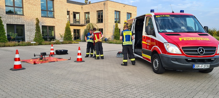 FFW Schiffdorf: Rauchentwicklung in Halle sorgt für Einsatz der Feuerwehr: Erkundung unauffällig