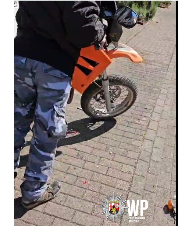 POL-PIKUS: Dubioser Mopedunfall