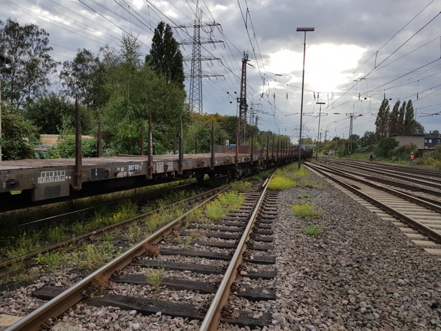 BPOL NRW: Güterzug in Bottrop entgleist - Bundespolizei ermittelt wegen des Verdachts des gefährlichen Eingriffs in den Bahnverkehr