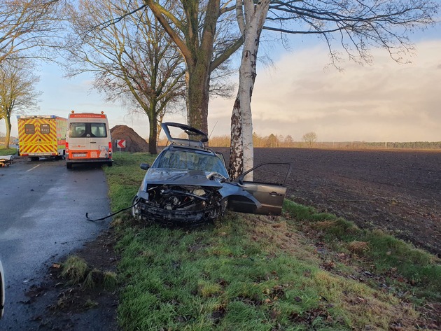 POL-STD: 31-jähriger Autofahrer bei Unfall in der Gemarkung Hollenbeck schwer verletzt, Polizei Harsefeld sucht wichtigen Unfallzeugen