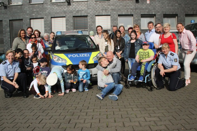 POL-BO: Kinderhospizdienst Ruhrgebiet zu Besuch bei der Polizeipuppenbühne