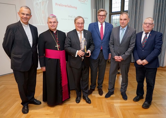 Armin Laschet erhält Wilhelm-Weber-Preis 2025 - Auszeichnung für besonderes Engagement in der Christlichen Gesellschaftslehre in der Kommende Dortmund