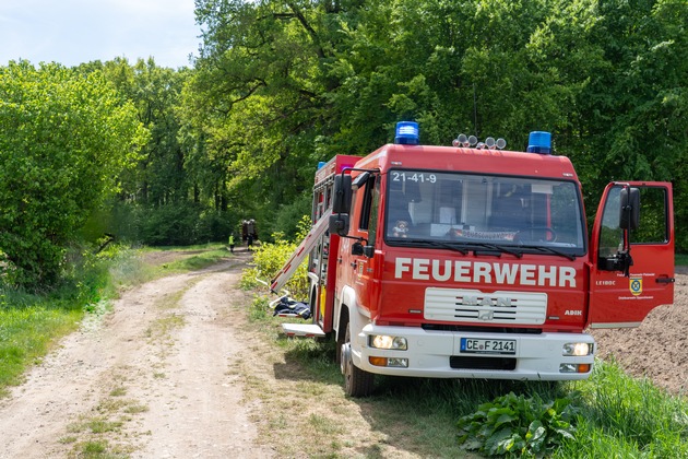 FW Flotwedel: Waldbrand zwischen Oppershausen und Offensen beschäftigt die Feuerwehren der Samtgemeinde Flotwedel