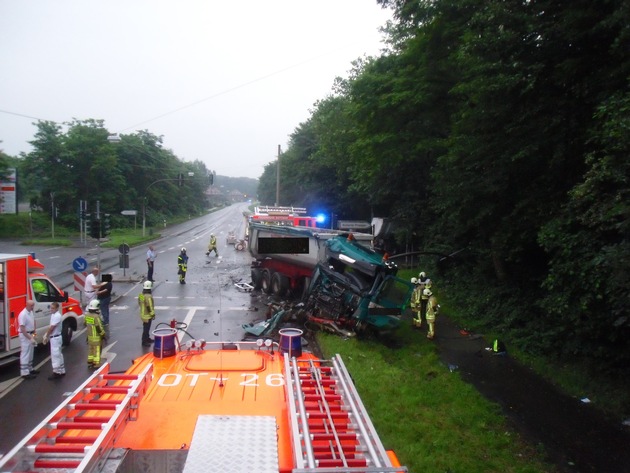 FW-BOT: Pressemitteilung Verkehrsunfall