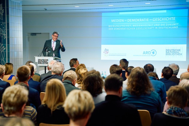 Zum Tag der Demokratiegeschichte in der Deutschen Nationalbibliothek Leipzig: Meinungsfreiheit und Medienvielfalt - hart erk&auml;mpfte demokratische Grundwerte, die es zu sch&uuml;tzen gilt