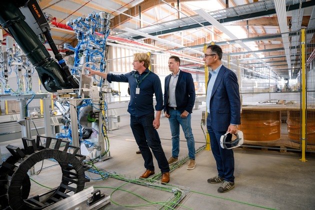 Landwirtschaftsminister Özdemir besucht GROPYUS‘ Smart Factory in Richen in Baden-Württemberg