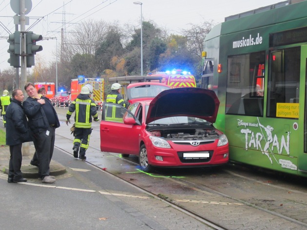 FW-MH: Unfall mit Straßenbahn