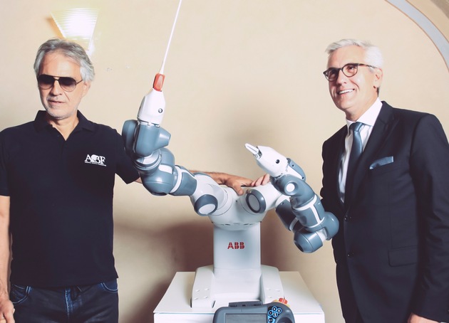 ABB-Roboter YuMi dirigierte Konzert mit Andrea Bocelli in Pisa / Einzigartiger Auftritt zeigte, was passiert, wenn innovative Roboter und Kunst aufeinandertreffen