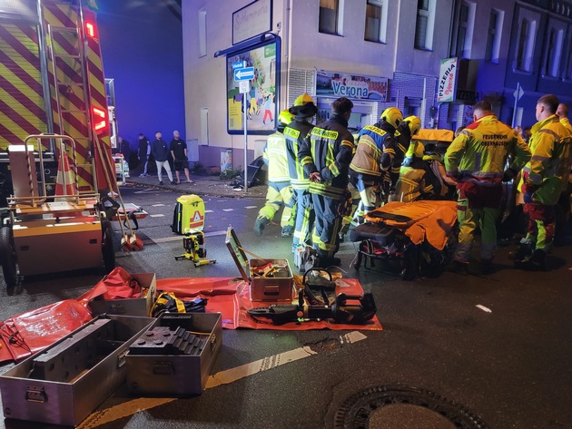 FW-OB: Technische Rettung nach schwerem Verkehrsunfall