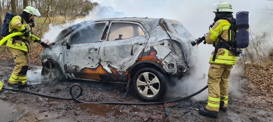 POL-STD: Sechs Autos bei Serie von Fahrzeugbränden in Stade beschädigt - Polizei sucht Zeugen