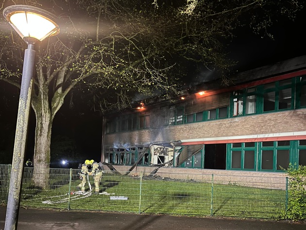 FW Gronau: N&auml;chtlicher Brand am Berufskolleg f&uuml;r Wirtschaft und Verwaltung