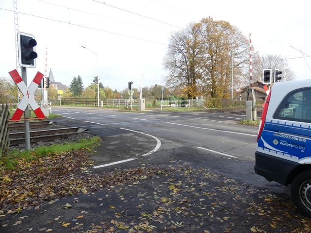 BPOL NRW: Bundespolizei leistet wertvolle Präventionsarbeit an Schulen - Bahnprävention mit über 50 Schülerinnen und Schülern