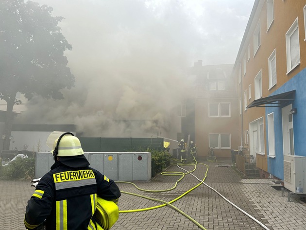 FW Voerde: Brand in einem Schnellrestaurant in Friedrichsfeld