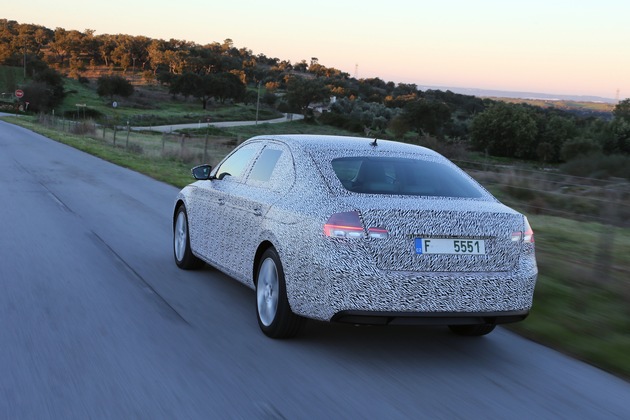 Beginn einer neuen Ära: Der neue SKODA Superb (FOTO)