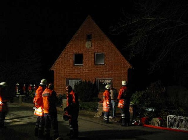 POL-NI: Brand im Obergeschoss eines Einfamilienhauses - Bild im Download -