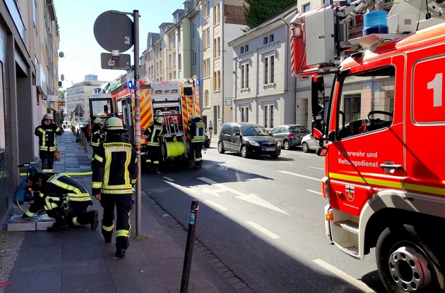 FW-BN: Zimmerbrand mit einer brandverletzten Person in der Bonner Nordstadt