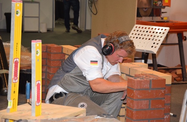 ZDB Zentralverband Dt. Baugewerbe: Baden-Württembergischer Maurer holt Gold bei Berufseuropameisterschaft EuroSkills 2018 in Budapest