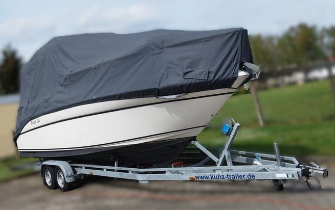 POL-HRO: Diebe stehlen Anh&auml;nger mit Sportboot - Polizei sucht Zeugen