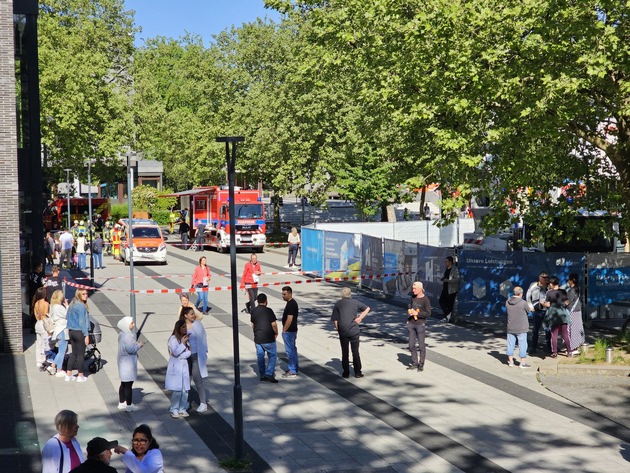 FW-EN: Großaufgebot von Feuerwehr und Rettungsdienst auf dem Vendômer Platz