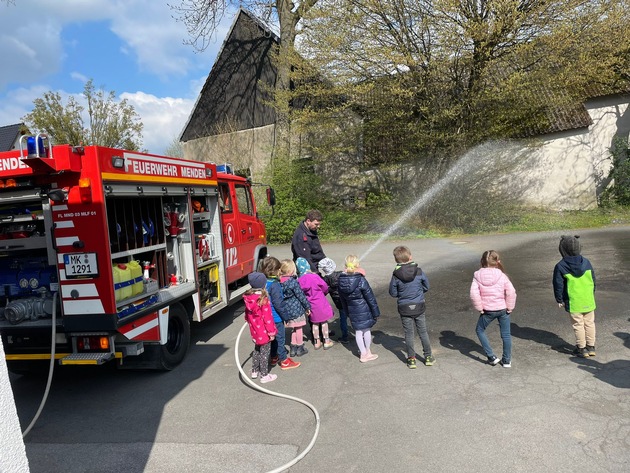FW Menden: Brandschutzerziehung im Kindergarten und in der Grundschule Schwitten