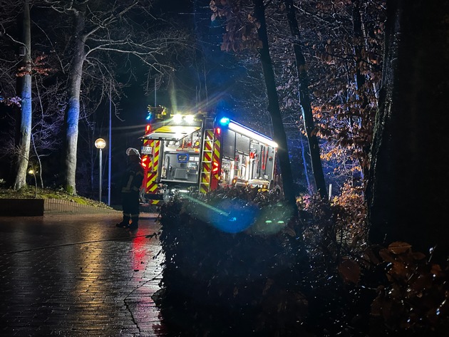 FW Hennef: B 4 Gebäude in Hochschule; Sirenenalarm