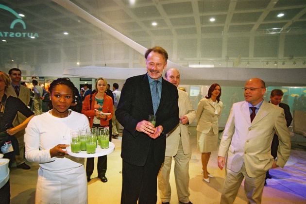 Bundesumweltminister Jürgen Trittin besucht Autostadt auf der ITB
2002