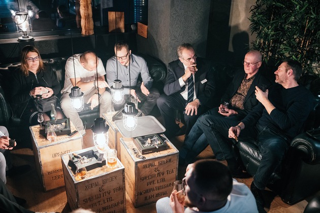 Cigar Lounge mit Arnold-André-Longfillern bei Coppeneur