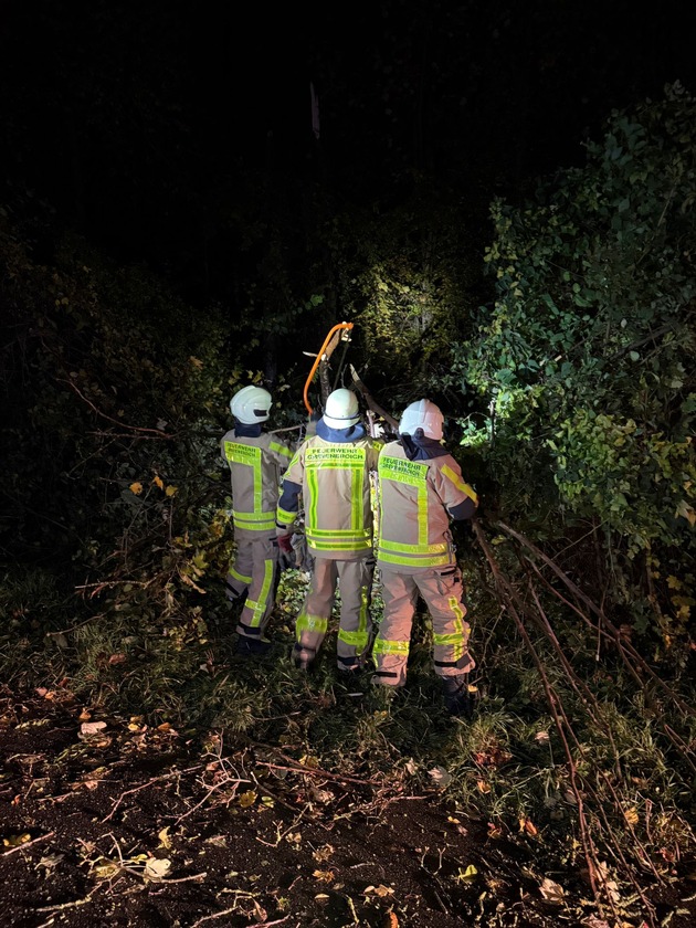FW Grevenbroich: Stürmisches Wetter beschert Feuerwehr Grevenbroich sechs Einsätze im Stadtgebiet