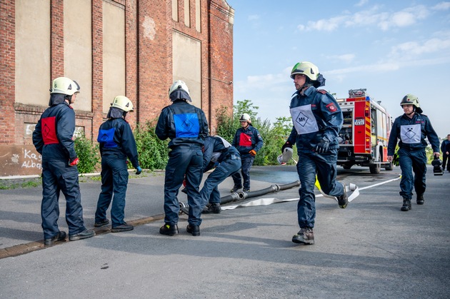 FW Dinslaken: Finale Ausgabe: Feuerwehren aus dem Kreis Wesel messen sich zum letzten Mal in Dinslaken