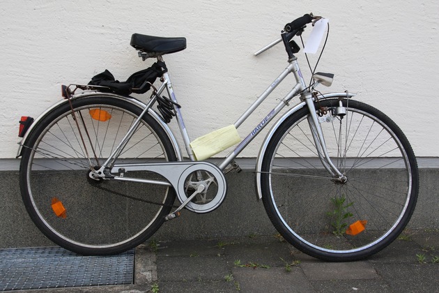 POL-HM: Mutmaßliche Fahrraddiebe angetroffen - Polizei sucht Eigentümer der sichergestellten Fahrräder