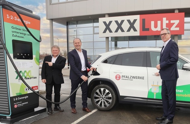XXXLutz Deutschland: Die gute XXXL-Nachricht zum Jahresstart: Zusammen mit der Pfalzwerke AG entstehen deutschlandweit 500 neue E-Ladepunkte vor den XXXLutz Möbelhäusern