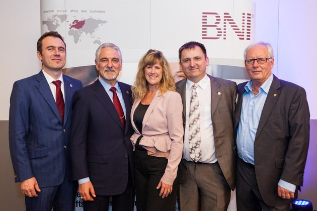 BNI spendet 4.000 Euro für IW JUNIOR im Rahmen der internationalen DACH-Konferenz in Düsseldorf - BILD