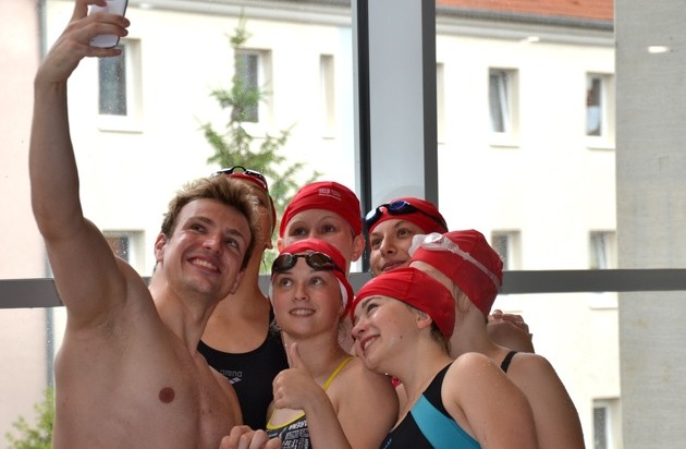 Deutsche Bahn AG: Biedermann schwimmt mit dem Nachwuchs