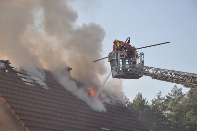 POL-WL: Brand in Einfamilienhaus ++ Buchholz/Sprötze - Einbruch scheiterte ++  Seevetal/Meckelfeld - Einbruch in Kirchenbüro ++ Und weitere Meldungen