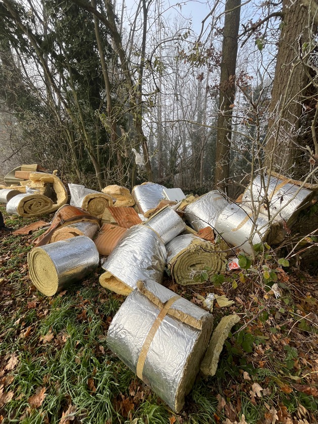 POL-LB: Besigheim: 25 Rollen Mineralfaser-Wärmedämmfilz unerlaubt entsorgt