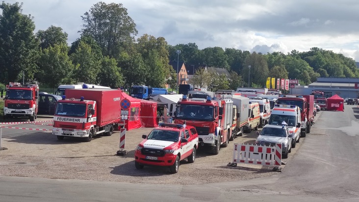 Feuerwehr Nürnberg: Katastrophenschutzeinheiten der Stadt Nürnberg übten mit einer Marsch- und Zielfahrt die überörtliche Verlegung.