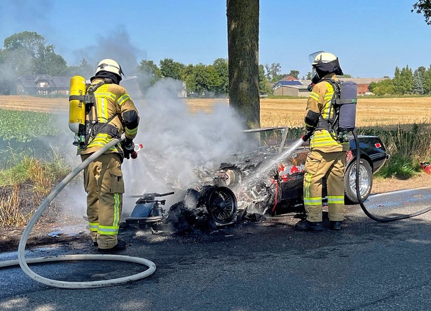 POL-DN: Hoher Sachschaden nach Motorbrand an einem Oldtimer