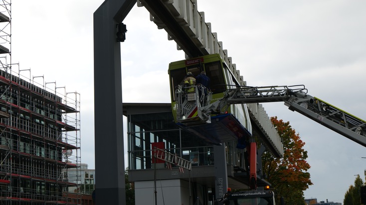 FW-DO: Ergänzung: FW-DO: Unfall zwischen H-Bahn und Autokran am Campus Nord - Bilddokumentation